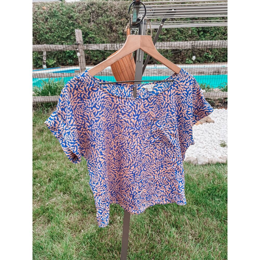 Blue Tan Floral Top Medium Lightweight Short Sleeve Breezy Summer